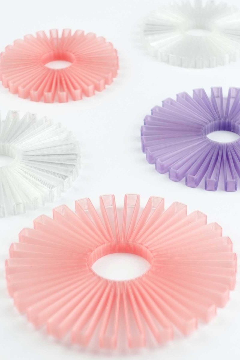 Ornaments - dekorative Aufhänger aus recyceltem Kunststoff - grapefruit pink, lavender violet, snow white – Bild 4